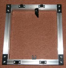 To samé z druhé strany.